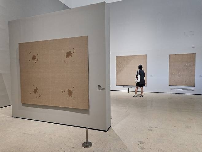 ▲ 국립현대미술관 서울관 '김창열' 전시 전경.