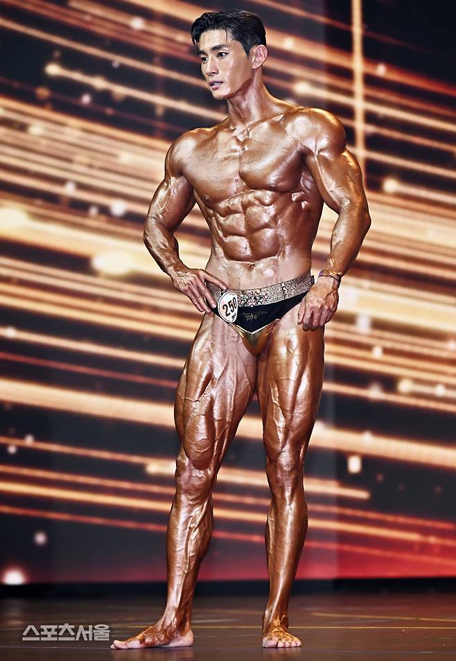 정대진이 완벽한 근육미를 뽐내고 있다. 이주상기자 rainbow@sportsseoul.com