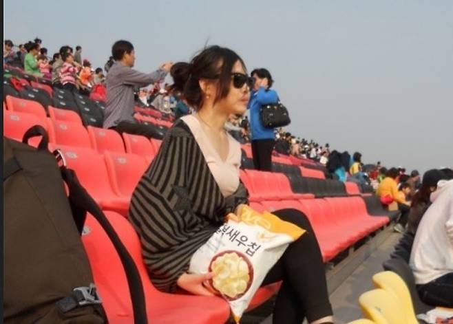 2012년 우연히 가게 된 국제자동차 경주장에서 한 때를 보내는 김 씨.