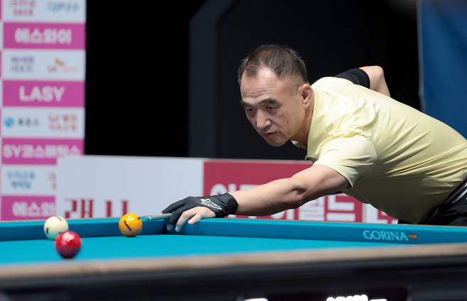 개막전 깜짝 4강에 진출했던 이승진이 다시금 준결승에 진출했다. 사진은 7일 경기 고양킨텍스 PBA스타디움에서 열린 2025-26시즌 4차 투어 SY 베리테옴므 PBA-LPBA 챔피언십 PBA 8강 경기에 나선 이승진의 모습. /사진=프로당구협회(PBA) 제공