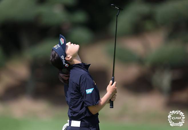 전인지가 4일 블랙스톤 이천GC에서 열린 KLPGA투어 KB금융 스타챔피언십 1라운드에서 버디 실패 후 아쉬워하고 있다. 사진 | KLPGA