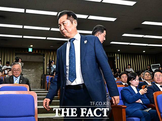 정청래 지도부는 회동 추진에는 호응하면서도 내란 사태에 대한 국민의힘의 사과 없이 '악수는 없다'는 기조를 유지해 왔다. 사진은 정 대표./배정한 기자