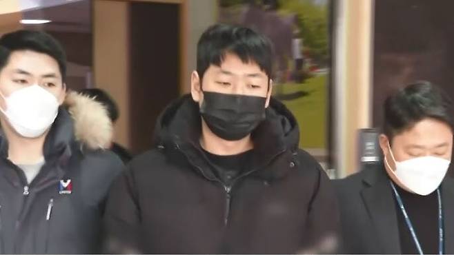 텔레그램 ‘자경단’을 운영한 김녹완이 지난 1월 검찰로 송치되고 있다. 연합뉴스TV 방송화면 캡처