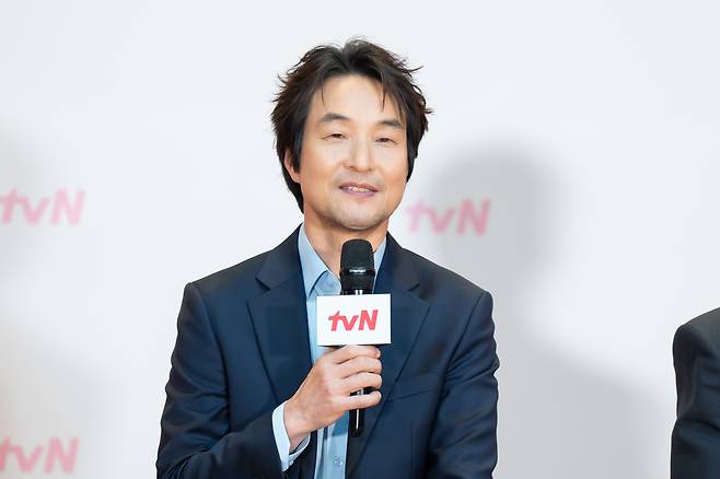 배우 한석규가 8일 오후 온라인 생중계 형식으로 공개된 tvN 새 월화극 ‘신사장 프로젝트’ 제작발표회에 참석해 발언하고 있다. 사진 tvN