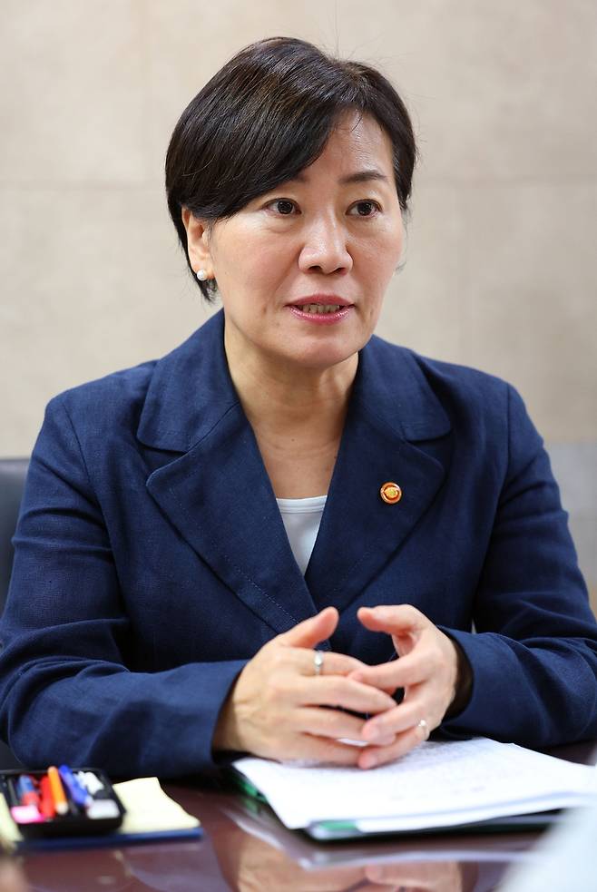 송미령 농림축산식품부 장관 (서울=연합뉴스) 송미령 농식품부 장관이 지난 4일 연합뉴스와 만나 인터뷰하고 있다. 2025.9.8