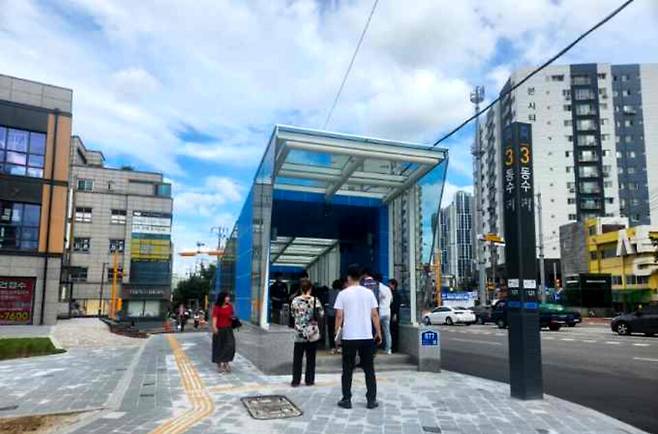 ▲ 지난 4일 정식 개통한 인천도시철도 1호선 동수역 3번 출입구. /사진제공=인천시