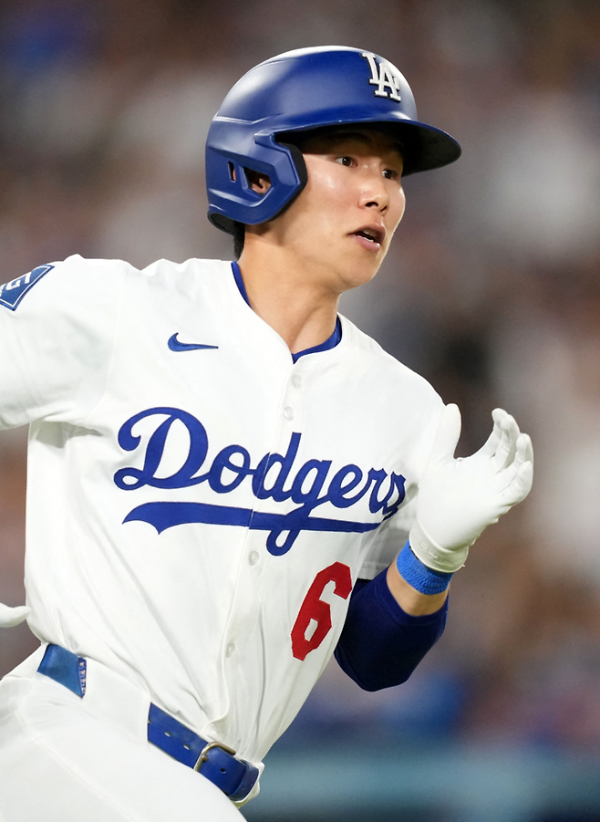 김혜성이 1루로 질주하고 있다. 사진 | AP 연합뉴스