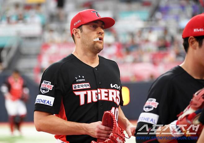 29일 수원KT위즈파크에서 열린 KBO리그 KT 위즈와 KIA 타이거즈의 경기. KIA 네일이 숨을 고르고 있다. 수원=박재만 기자 pjm@sportschosun.com/2025.08.29/