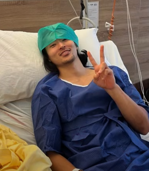 ‘카타르 스타’ 조규성은 올 시즌 자신을 괴롭힌 오른쪽 무릎 합병증을 딛고 다시 날개를 펴고 있다. 사진은 그가 공개한 지난해 5월 오른쪽 무릎 수술 당시 사진. 사진출처│미트윌란 유튜브