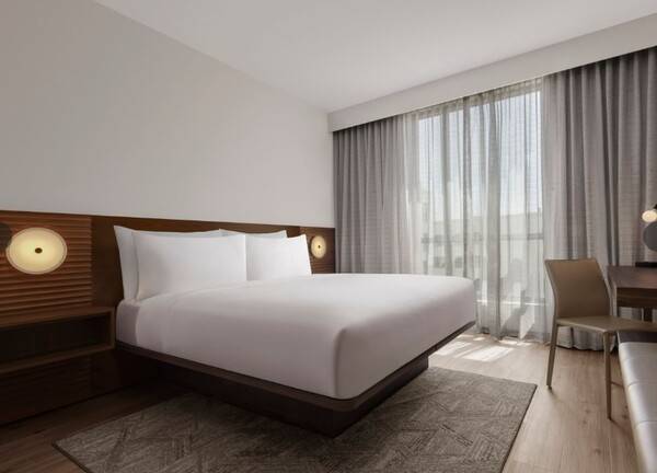 현대적인 디자인의 객실 / AC Hotel Pasadena
