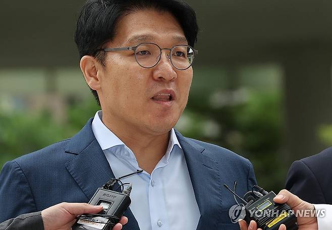 질문에 답하는 김상민 전 검사 (서울=연합뉴스) 신준희 기자 = '공천개입 의혹' 당사자인 김상민 전 검사가 9일 종로구에 마련된 김건희특검 사무실에 출석하고 있다. 2025.9.9 hama@yna.co.kr