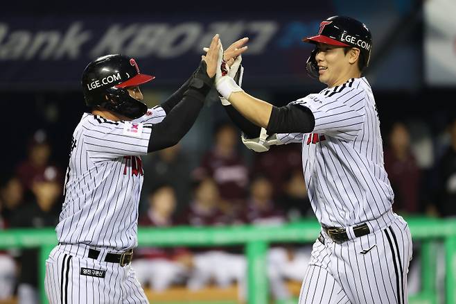 홍창기가 1군 복귀를 앞두고 있다. 그는 지난 5월 무릎 부상을 당해 수술대에 올랐지만, 소속팀 LG의 포스트시즌에 힘을 보탤 전망이다. 사진=LG 트윈스