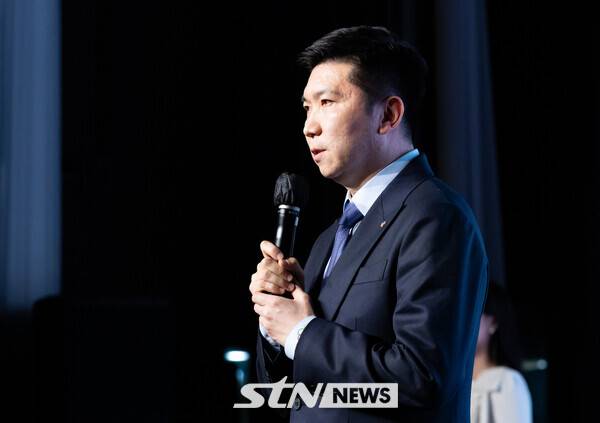 유승민 신임 대한체육회장이 27일 오후 서울 용산구 그랜드 하얏트 서울에서 열린 제42대 대한체육회장 취임식에서 취임사를 하고 있다. 사진┃뉴시스