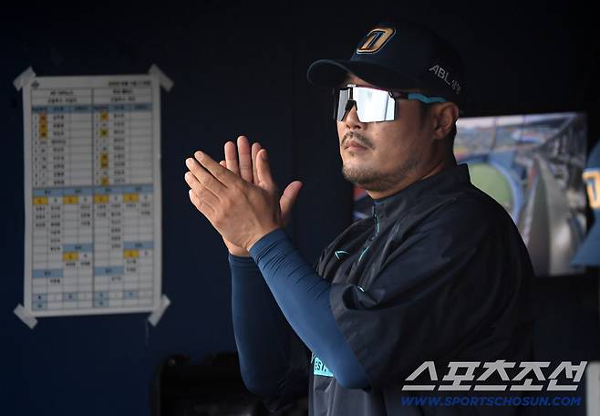 14일 잠실구장에서 열린 두산 베어스와 NC 다이노스의 경기. 이호준 감독이 경기를 지켜보고 있다. 잠실=박재만 기자 pjm@sportschosun.com/2025.08.14/