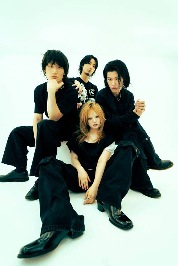 카디는 새 EP '웬 더 라이트스 아웃'의 발매에 맞춰 12월 13일 단독 콘서트 개최를 준비 중이다. 이번 공연은 카디가 직접 모든 기획을 맡은 첫 콘서트다./플래닛케이