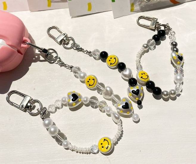 키치 스마일 비즈 키링 세트