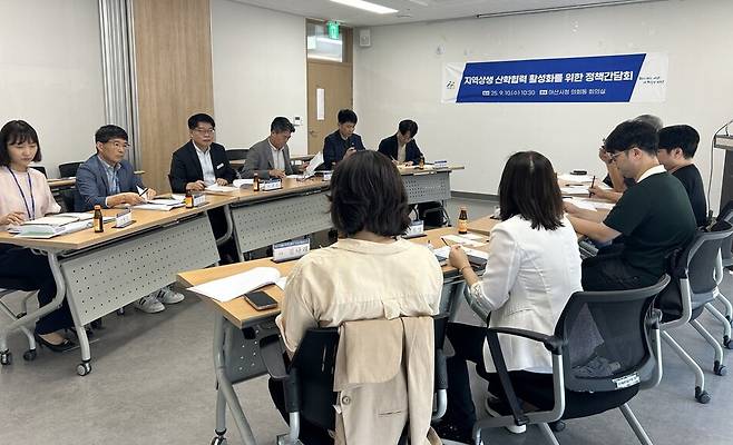 10일 아산시청 의회동에서 '지역상생 산학협력 활성화를 위한 정책 간담회'가 열렸다. ⓒ아산시 제공