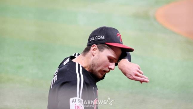 아쉬워하는 톨허스트. /사진=강영조 선임기자