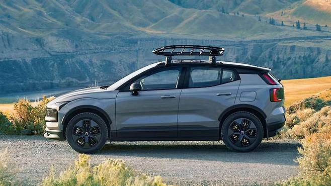 볼보 EX30 크로스 컨트리