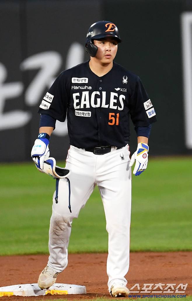 10일 부산 사직구장에서 열린 롯데 자이언츠와 한화 이글스의 경기. 한화 문현빈이 안타를 날린 뒤 환호하고 있다. 부산=박재만 기자 pjm@sportschosun.com/2025.09.10/