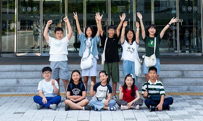 대전국립중앙과학관에 방문한 어린이 우주 기자단의 모습. 스튜디오 51 제공