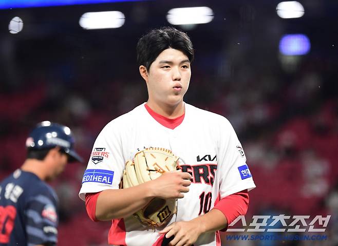 11일 광주 기아챔피언스필드에서 열린 KIA와 롯데의 경기. 2회 투구를 마치고 마운드를 내려오는 KIA 김태형. 광주=송정헌 기자songs@sportschosun.com/2025.09.11/