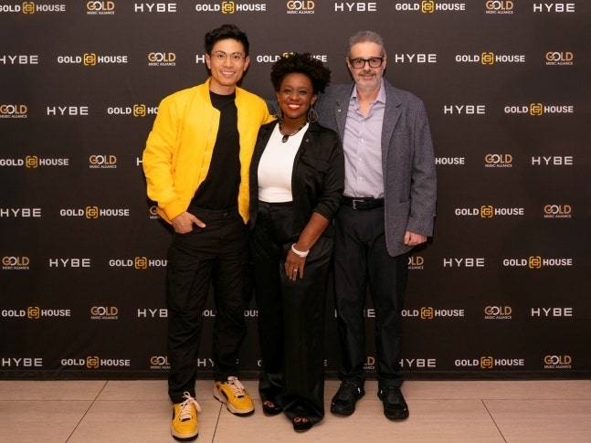 지난 9일(현지시간) 미국 로스앤젤레스(LA) 더 웨스트 할리우드 에디션에서 열린 K-팝 관련 특별 대담 및 네트워킹 이벤트에서 개회사를 한 빙 첸 골드하우스 공동창립자 겸 의장, 키아나 콘리 아킨로 레코딩 아카데미 로스앤젤레스(LA) 지부 시니어 전무, 아이작 리 하이브 아메리카 의장 겸 대표이사(왼쪽부터)