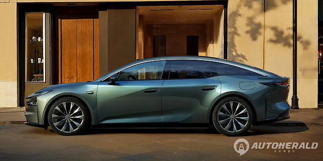 bZ7의 전장은 5130mm로 테슬라 모델 S보다 길다. (GAC-토요타)