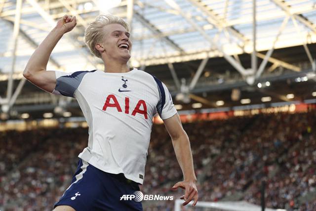 루카스 베리바의 골 세리머니. /AFPBBNews=뉴스1