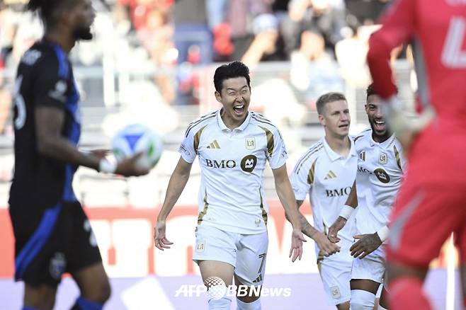 로스앤젤레스(LA)FC 손흥민이 14일(한국시간) 미국 캘리포니아주 샌타클래라의 리바이스 스타디움에서 열린 산호세 어스퀘이크스와의 미국 프로축구 메이저리그사커(MLS) 정규리그 원정 경기에 선발 출전해 골을 터뜨린 뒤 포효하고 있다. /AFPBBNews=뉴스1