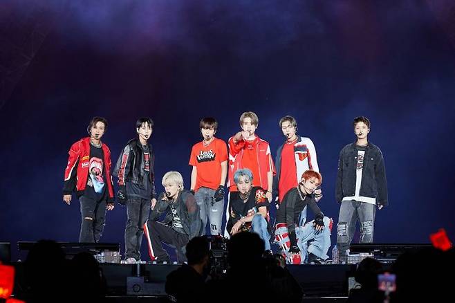 다국적 멤버와 다국어 콘텐츠를 활용하는 대표적인 그룹 NCT