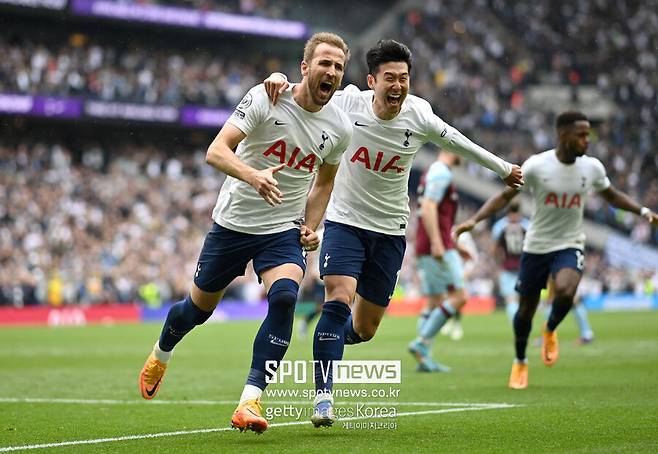 ▲ 손흥민(사진 오른쪽)이 토트넘에서 해리 케인(사진 왼쪽)과 함께 EPL을 뒤흔들었던 기억이 아직 선명한 가운데 미국 무대에선 부앙가를 파트너 삼아 새로운 전설을 쓸 가능성을 높이 점쳤다. 스퍼스 시절 손흥민과 케인은 총 47골을 합작하며 EPL 역사상 최고 공격 듀오로 우뚝 섰다. 이 신화를 이어받을 조합으로 손흥민-부앙가 라인이 지목된 것이다.