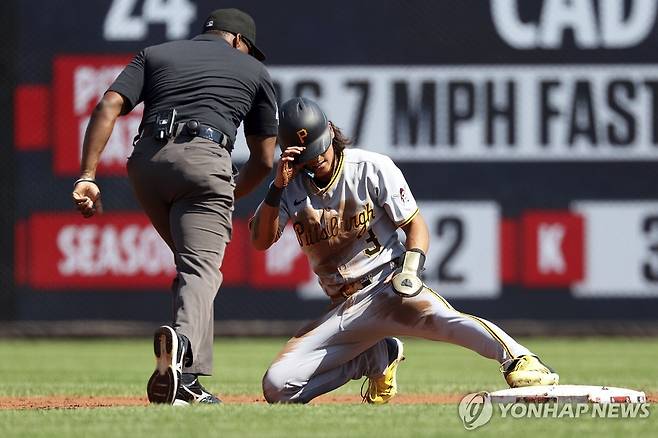 배지환, 도루 실패 (워싱턴 AP=연합뉴스) 피츠버그 배지환이 15일(한국시간) 미국 워싱턴DC 내셔널스파크에서 열린 워싱턴과의 방문 경기에서 2회 2루 도루를 실패한 뒤 아쉬워하고 있다.