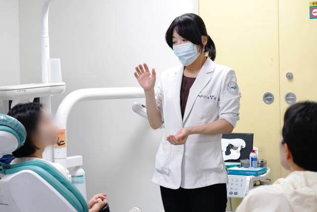 부산대치과병원 옥수민 구강내과 교수는 “암 치료 중 발생하는 다양한 구강 내 부작용은 단순한 불편함 뿐만 아니라 치료 지속성과 생존율에까지 영향을 줄 수 있다”고 지적했다. 부산대치과병원 제공