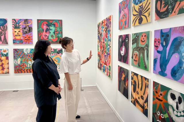 '플루 하나 꽃' 전시장 모습. 신세계갤러리 제공