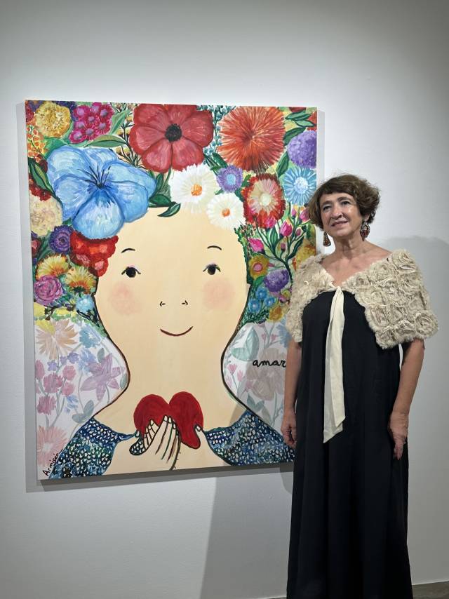 지난 11일 부산 해운대구 소울아트스페이스에서 만난 스페인 화가 에바 알머슨. 김은영 기자 key66@