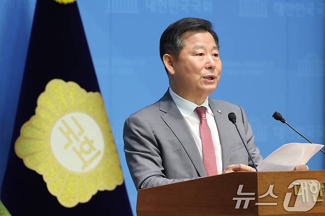 이철규 국민의힘 의원이 22일 서울 여의도 국회 소통관에서 순직해병 특검의 압수수색과 관련 망신주기 수사라며 기자회견을 하고 있다. 2025.7.22/뉴스1 ⓒ News1 안은나 기자