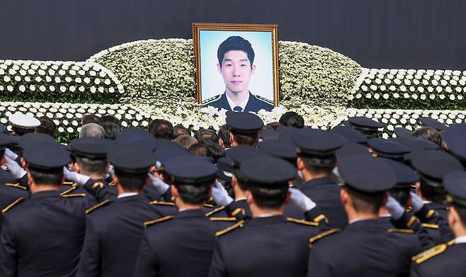 15일 인천 서구 인천해양경찰서에서 \'해양경찰관 고 이재석 경사 영결식\'이 엄수되고 있다. 연합뉴스