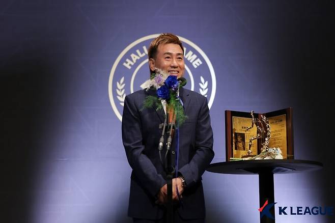 ▲ 16일 서울 종로구 아산정책연구원에서 2025 K리그 명예의 전당 헌액식이 열렸다. 선수 부문 김병지, 김주성, 데얀, 故 유상철, 지도자 부문에 김호 전 수원삼성 감독, 공헌자 부문 정몽준 대한축구협회 명예회장이 헌액됐다. ⓒ한국프로축구연맹