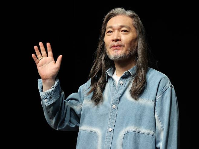 가수 임재범이 17일 서울 강남구 일지아트홀에서 열린 데뷔 40주년 기념 전국투어 및 8집 선공개 기자간담회에서 포즈를 취하고 있다. (사진=연합뉴스)