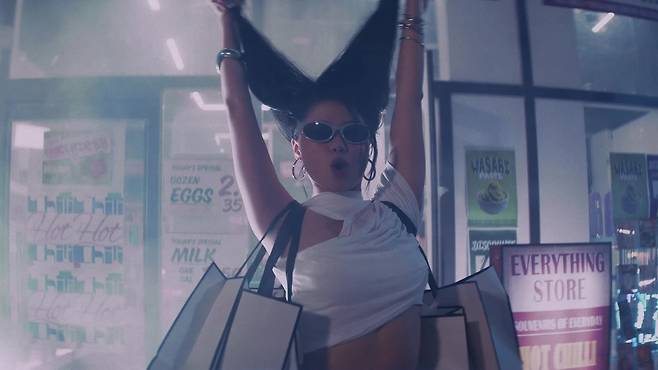 영빈 '프릭쇼' 뮤직비디오 갈무리