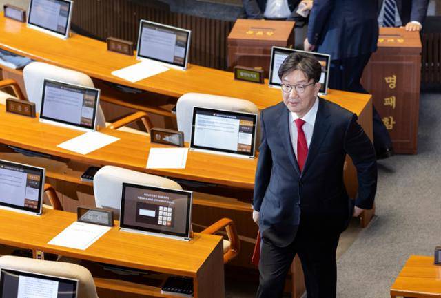 권성동 국민의힘 의원이 11일 국회에서 열린 본인의 체포동의안에 투표를 마친 뒤 이동하고 있다. 연합뉴스
