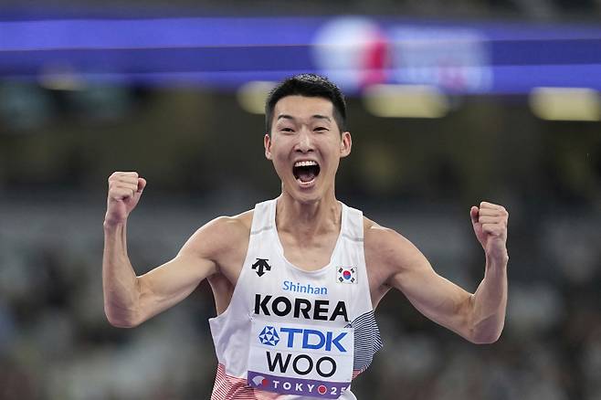 <yonhap photo-5811=""> South Korea's Woo Sang-hyeok reacts after an attempt in the men's high jump final at the World Athletics Championships in Tokyo, Tuesday, Sept. 16, 2025. (AP Photo/Matthias Schrader)/2025-09-16 23:28:05/ <저작권자 ⓒ 1980-2025 ㈜연합뉴스. 무단 전재 재배포 금지, AI 학습 및 활용 금지></yonhap>
