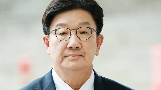 권성동 국민의힘 의원이 통일교 측으로부터 불법 대선자금 1억원을 수수한 혐의로 구속됐다. 연합뉴스