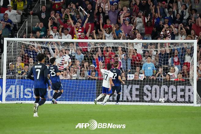 지난 10일 미국 콜럼버스에서 열린 미국과의 A매치 평가전에서 실점을 허용한 일본 축구대표팀. /AFPBBNews=뉴스1