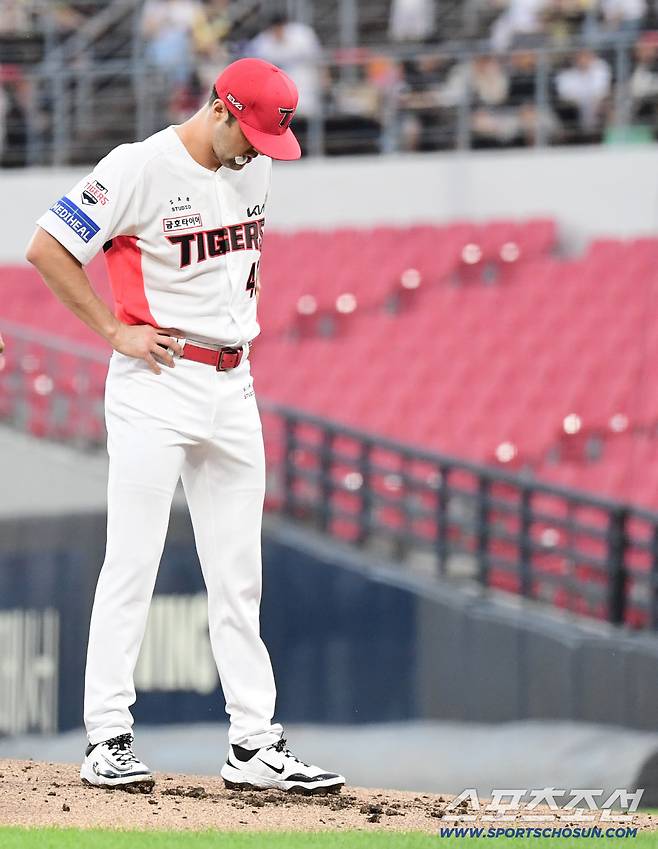 10일 광주 기아챔피언스필드에서 열린 KIA와 삼성의 경기. 1회 투구 도중 마운드 점검을 요청하고 있는 KIA 선발 네일. 광주=송정헌 기자songs@sportschosun.com/2025.09.10/