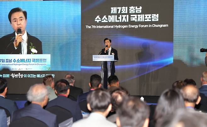 서산 베니키아호텔에서 열린 수소에너지 국제포럼에서 김태흠 지사가 축사를 전했다.