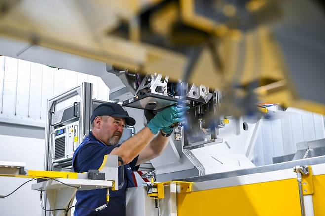 BMW그룹 헝가리 데브레첸 공장서 배터리를 생산하는 현장 모습. 사진=BMW그룹