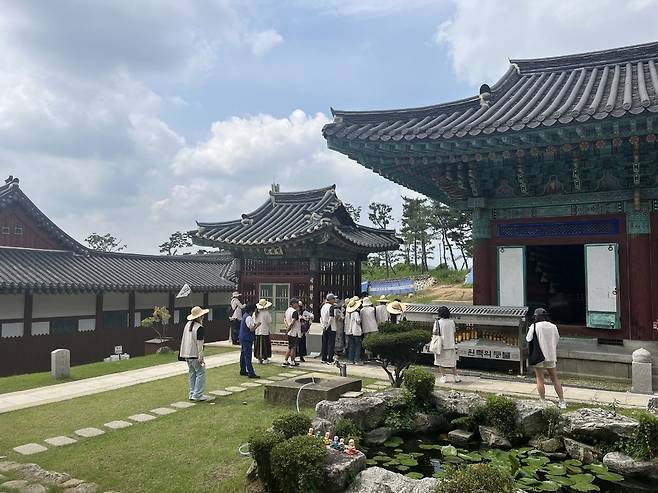 ▲ 경기관광공사의 '2025 이산문화제' 프로그램으로 투어가 진행되고 있다. /사진제공=공사