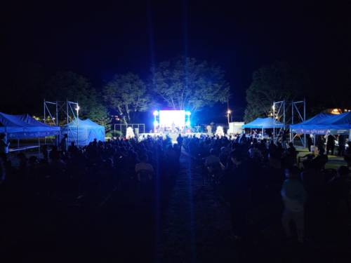 상남면주민자치회(회장:이강희) 주최 ‘상남면 가을밤의 음악회’가 지난 18일 상남초에서 지역주민과 군 장병 가족 등 500여명이 참석한 가운데 열렸다.